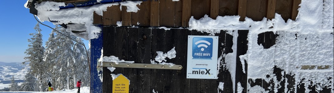 Es gibt kostenloses WLAN im Skigebiet.