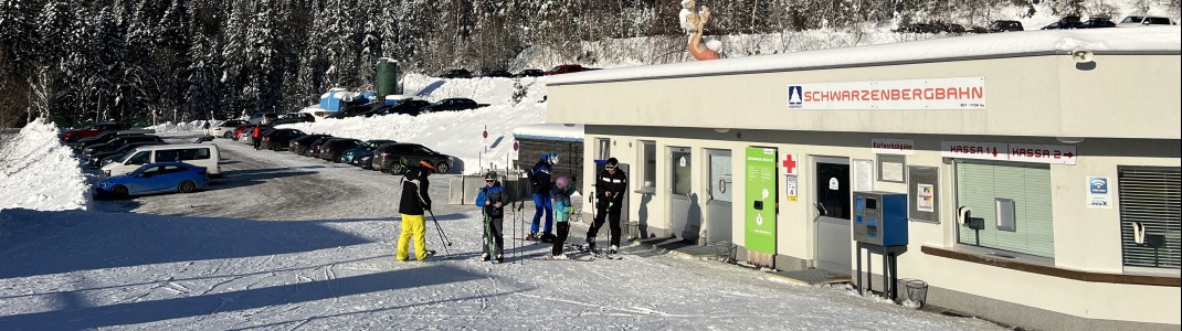 Auch beim Einstieg Schwarzenberg gibt es Kassen und einen Automat für die Kartenrückgabe.