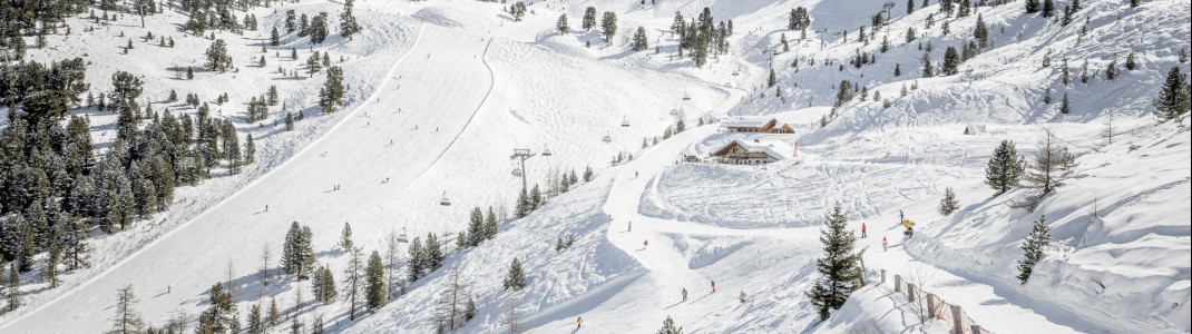 Die Balbach Alm liegt mitten im Skigebiet und bietet auch Übernachtungsmöglichkeiten.