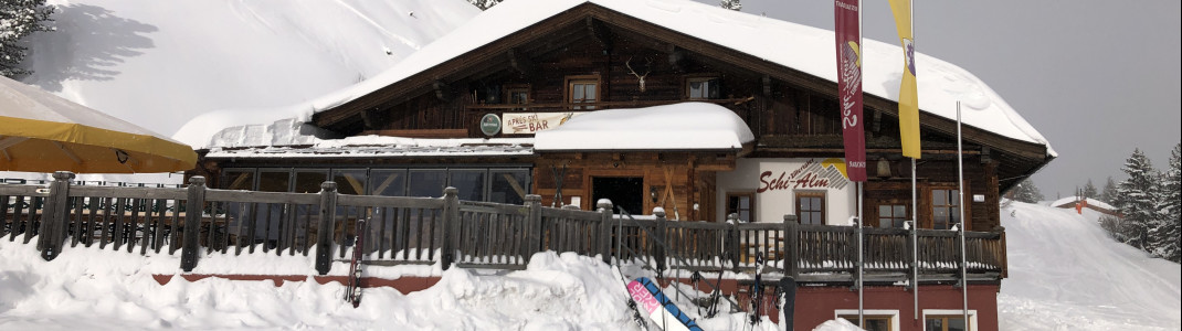 Die Zillertaler Schi-Alm liegt direkt neben der Bergstation der Hochzillertal-Gondelbahnen.