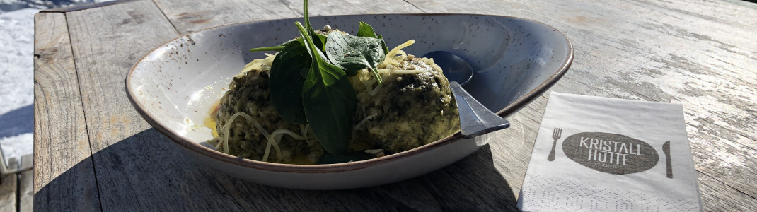 Spinatknödel mit Panoramablick gibt's auf der Kristallhütte.