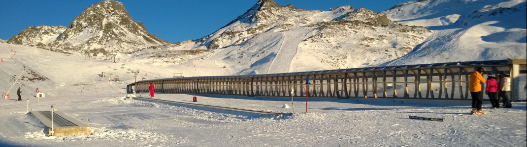 Übungsgelände mit überdachtem Zauberteppichlift an der Idalp