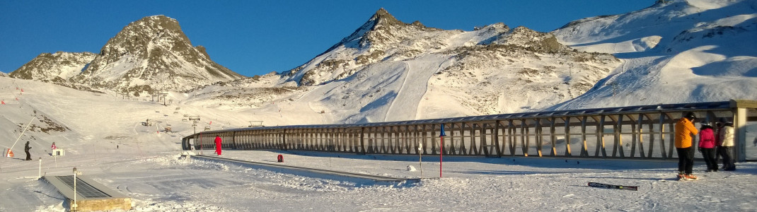 Übungsgelände mit überdachtem Zauberteppichlift an der Idalp