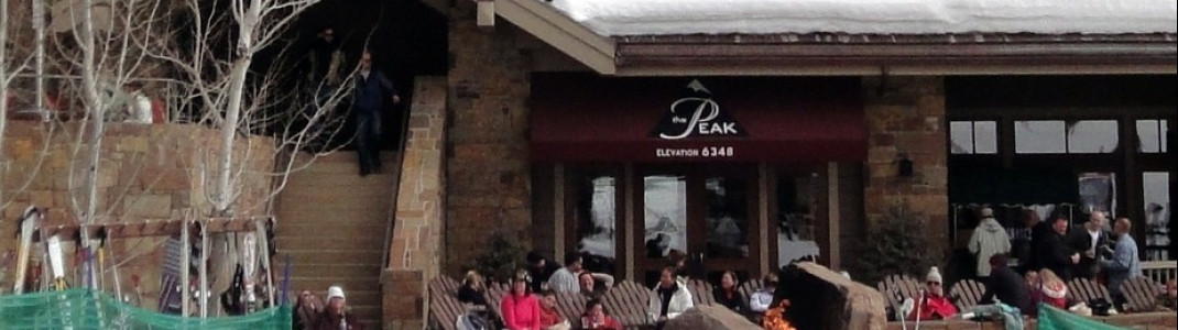 Gehobenes und ruhiges Après-Ski: Das Peak Restaurant an der Talstation der Bridger Gondola!