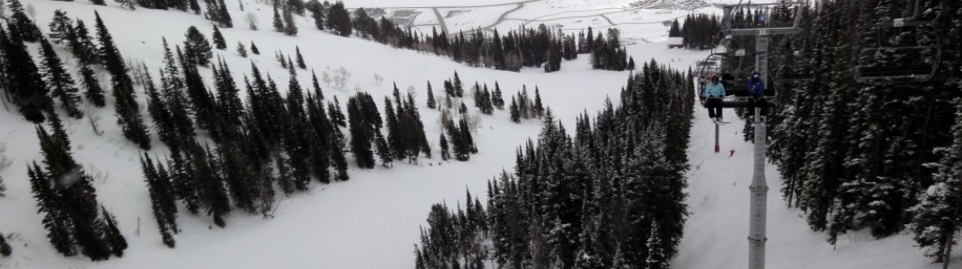 Blick vom Thunder Quad Chair Sessellift hinunter ins Tal!
