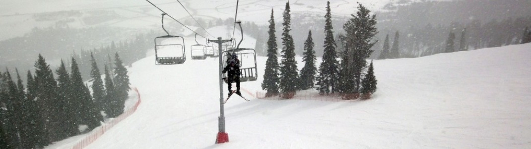 Breite Carvinghänge am Casper-Bowl-Triple-Chair Lift!