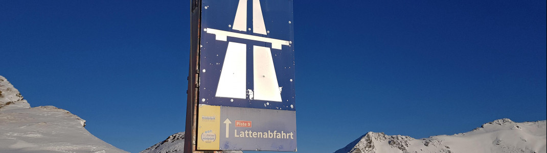 Wenn alle Familienmitglieder bereits etwas besser auf den Skiern stehen, begeistert die Lattenabfahrt.