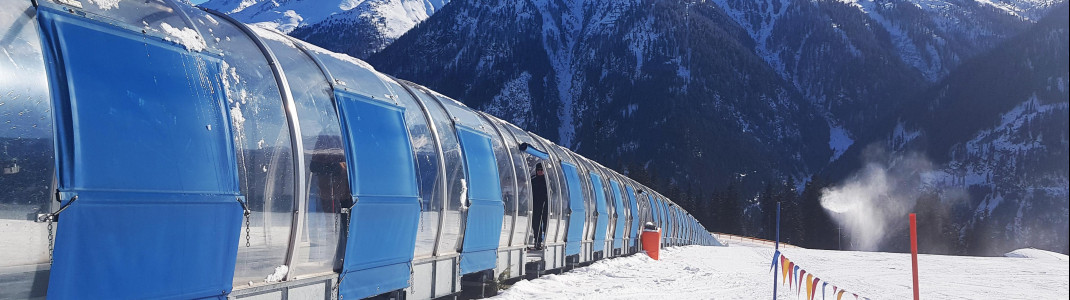 Ein 200 Meter langer Zauberteppich befördert Anfänger und Kinder ganz leicht wieder nach oben.