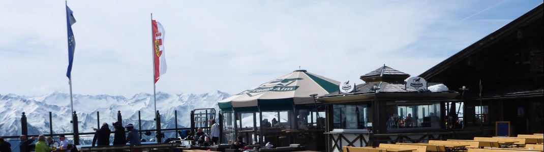 Après-Ski vor beeindruckender Kulisse an der Panorama Alm