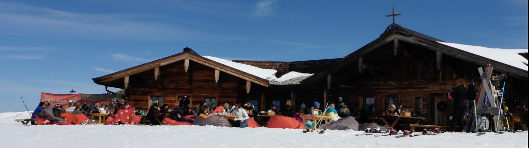 Die Bärenbadalm bietet ein schönes Panorama zum Zweitausender