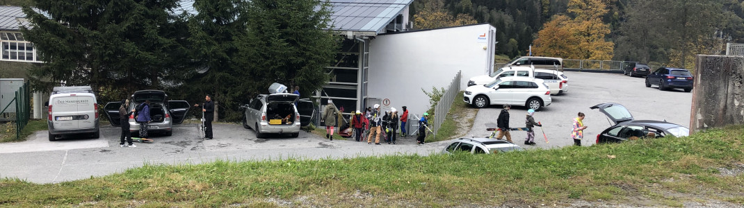 Kostenlose Parkplätze sind direkt an der Talstation vorhanden.