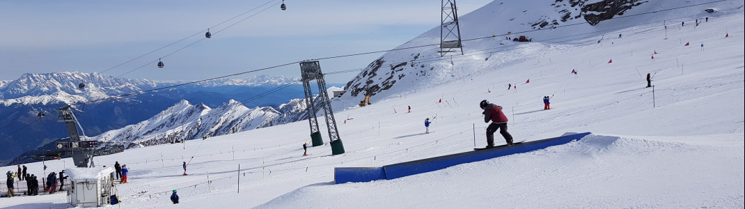 Der Snowpark am Gletscher ist bereits zum Saisonstart im Herbst geöffnet.