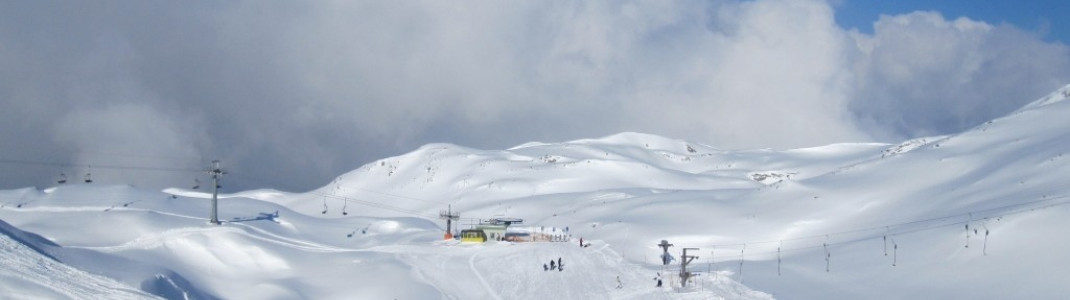 Übungslift unterhalb der Bergstation mit kleinem Jump + Rail.