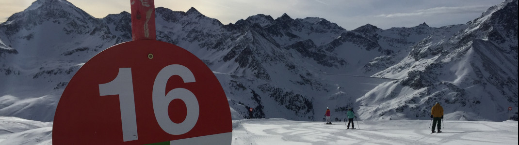 Perfekte Bedingungen für Carvingschwünge und unser Favorit im Skigebiet ist die rote Piste Nr. 16