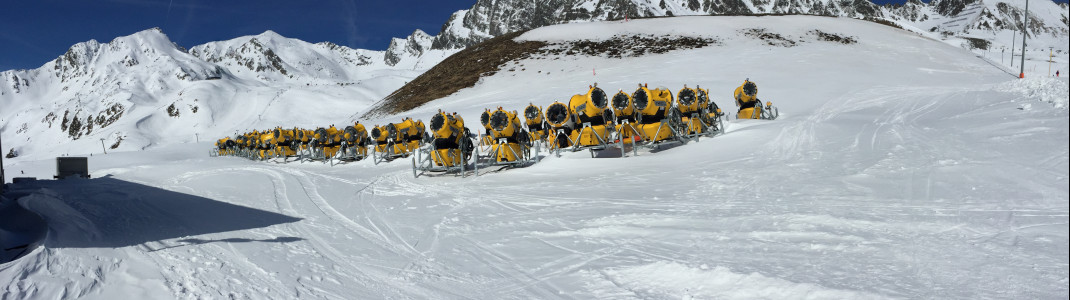 Eine Armada an Schneekanonen steht für den Ernstfall bereit