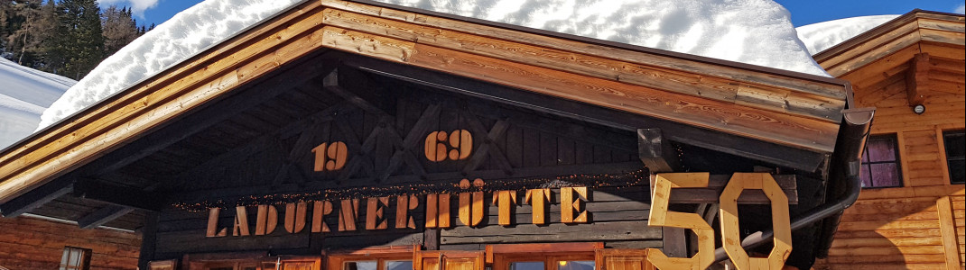 Die Ladurner Hütte verfügt über einen schönen Außenbereich.