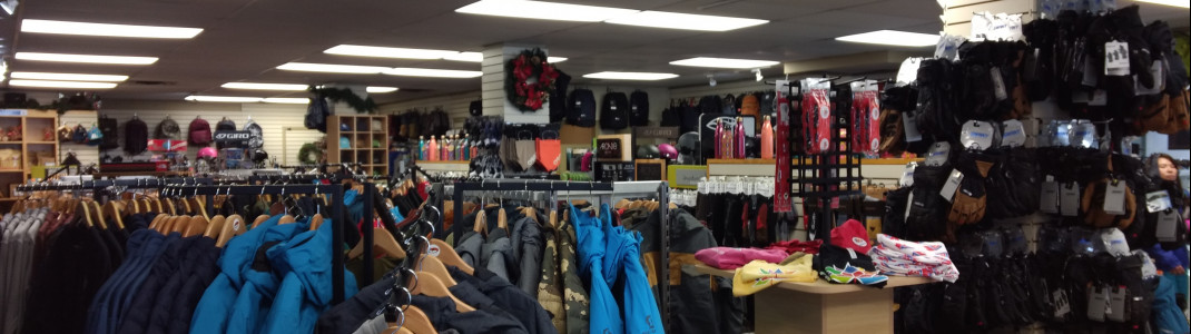 Ebenso befindet sich ein gut ausgestatteter Skishop im großzügigen Talbereich