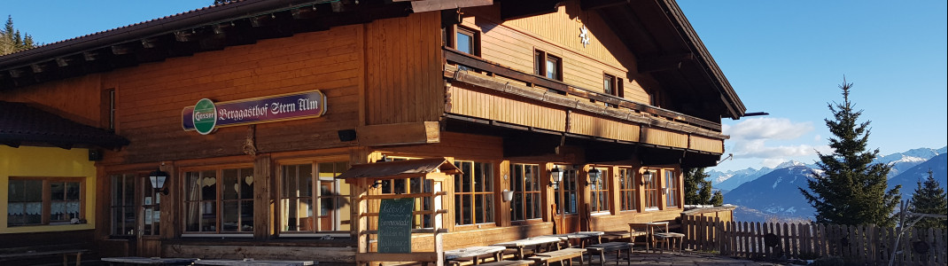 Die Stern-Alm liegt an der Bergstation der Hochstein-Doppelsesselbahn.