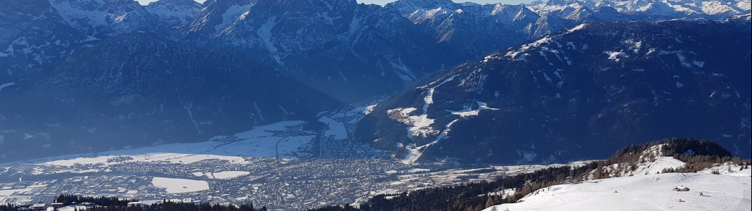 Blick vom Zettersfeld über Lienz zum Hochstein.
