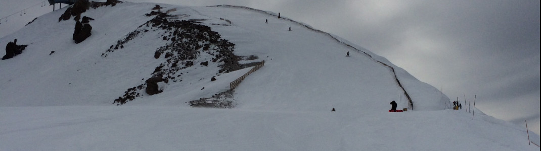 Blick auf Upper Road Runner: Von hier führen zahlreiche Freeride Hänge an beiden Bergseiten ins Tal.
