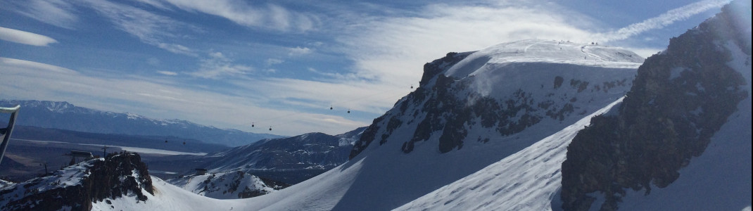 Blick von Chair 23 Richtung Osten über die zahlreichen Freeride Hänge an der Bergstation Top of the Sierra.