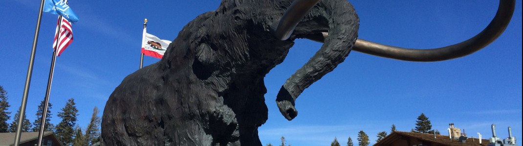 Das eiserne Mammut ist das Wahrzeichen von Mammoth Mountain.
