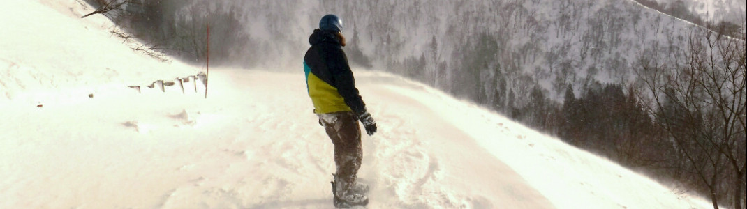 Snowboarder auf der Karawasa-Piste