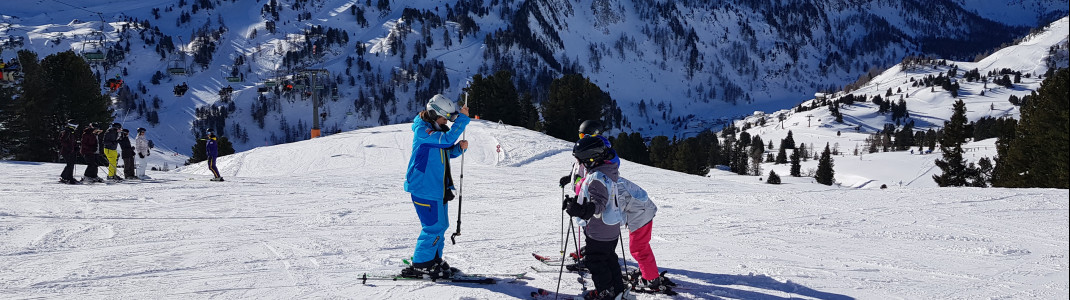 Es gibt ein großes Angebot an Ski- und Snowboardschulen.