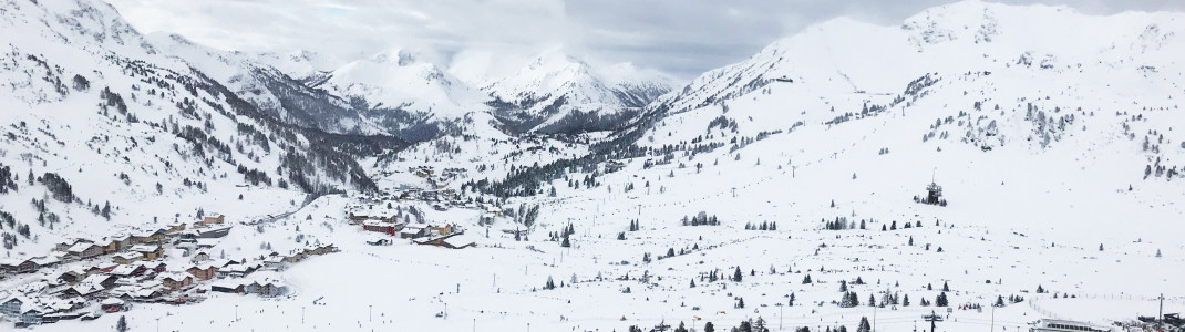 Sicht vom Plattenkar, rechts im Bild die Bergstation Edelweissbahn