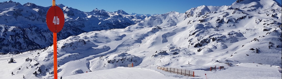 Das weitläufige Skigebiet bietet rund 100 Pistenkilometer.
