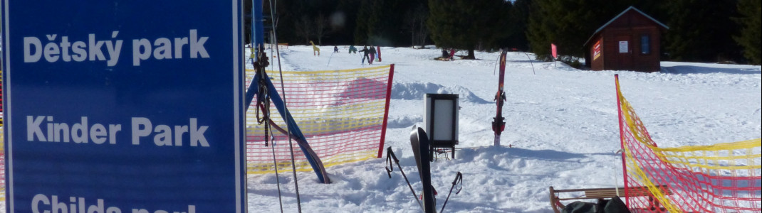 Das Kinderland im Skigebiet ist gut zu erreichen und bietet eine kleine aber feine Übungsstrecke für die Kleinen