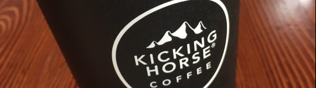 Der Kicking Horse Coffee wird in den Rocky Mountains geröstet.