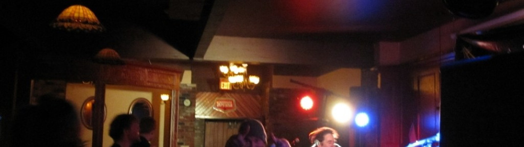Liveband im Pub "Last Drop" in Downtown Revelstoke