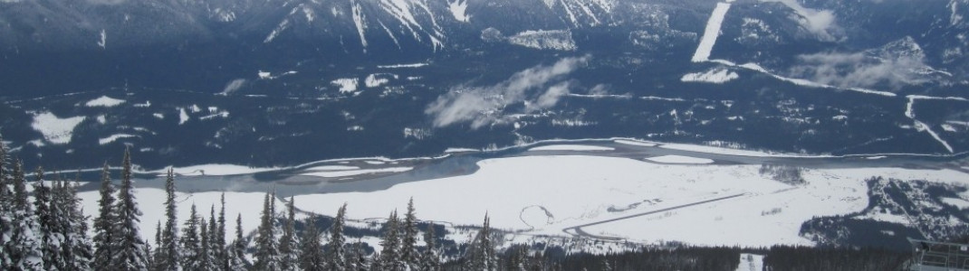 Piste "Pitch Black" mit Blick ins Tal"