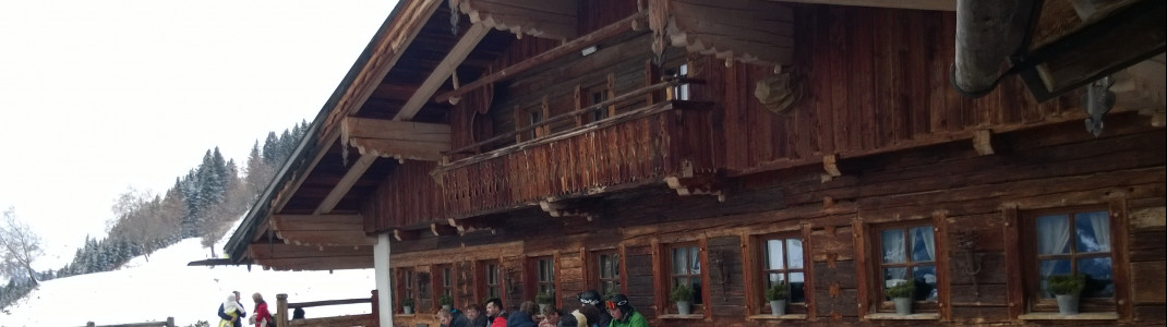 Es gibt sehr viele urige Skihütten.