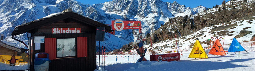 Die Skischule bietet auch schon für kleine Schneeflöhe Kurse an.