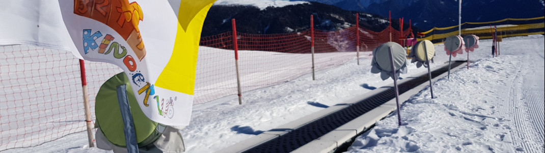In Bobos Kinderclub lernen die Kleinen das Skifahren.