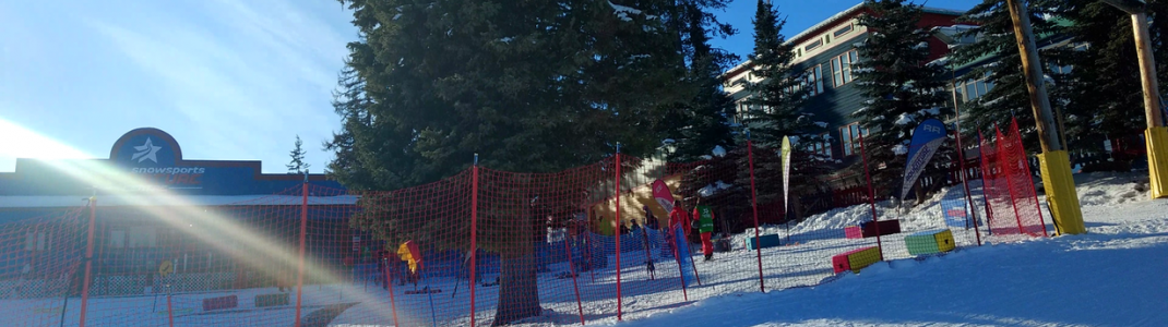 Das Kinderland ist Teil der Skischule, die auch eine Tagesbetreuung anbieten