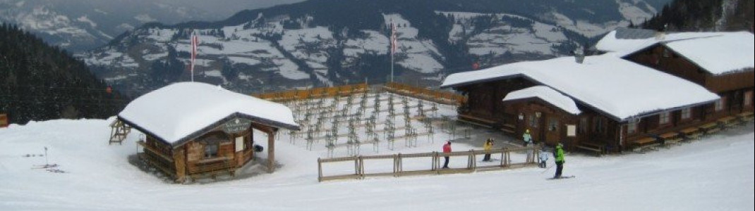 Die Strass Alm in Alpendorf verfügt über eine große Sonnenterrasse - leider hatten wir bei unserem Besuch kein passendes Wetter ;-)