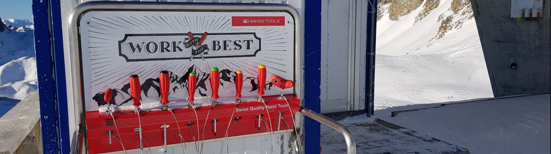 Verteilt im Skigebiet gibt es zahlreiche Werkzeugstationen.