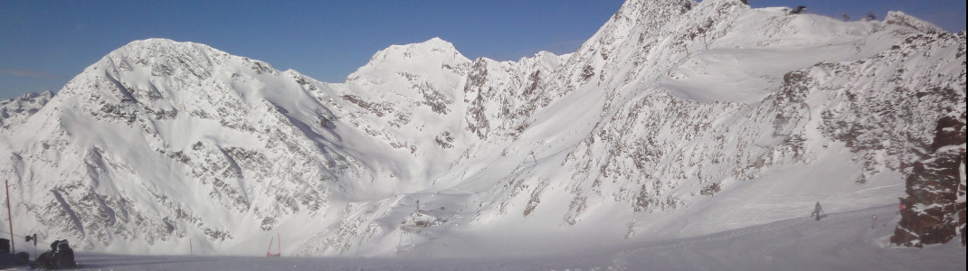 Blick von der 3150m hohen Bergstation des Gaisskarferner Lifts auf den Wildspitz Lift