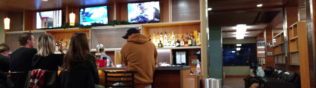 Im Creekside Bar + Grill erwartet dich Diner Charakter und gemütliches Après Ski