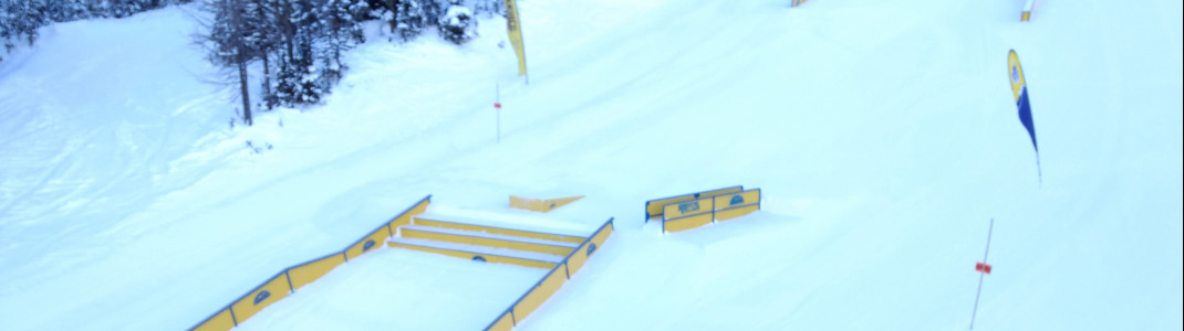 Kicker, Rails und Boxes - Obstacles aller Art befüllen die Snowparks