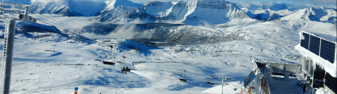 Genuss- und Sonnenskilaufen vor diesem einzigartigen Panorama sind im Sunshine Village Ski Resort möglich