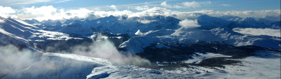 Die beschneiten Berge im Umland machen das Sunshine Village zu einem Traumziel für Freunde des weißen Goldes