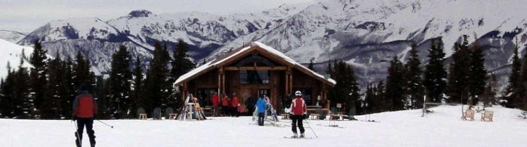 Urige Einkehr an der Bergstation des Prospect Bowl Express: Die High Camp Warming Hut!