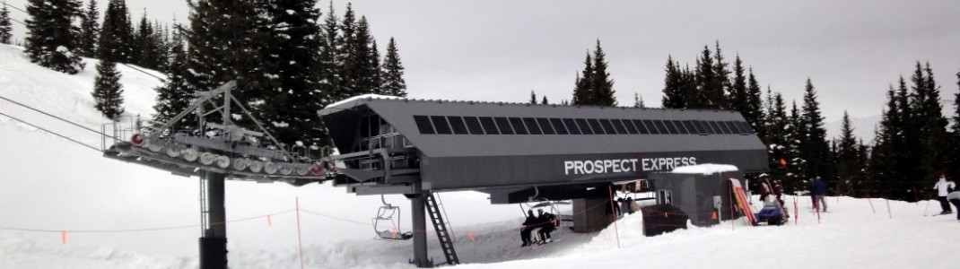 Für amerikanische Verhältnisse sind die Liftanlagen in Telluride relativ modern. Hier im Bild der Prospect Bowl Express (Nr. 12)!