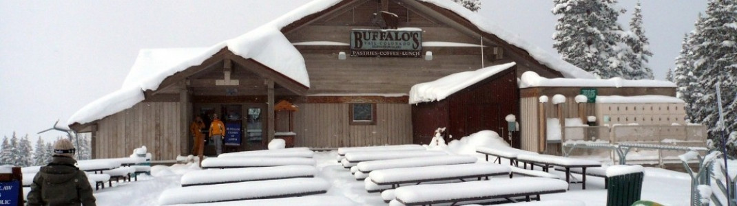 Die Terrasse des "Buffalo´s" (Bergstation des Mountaintop Express Lifts) ist bei Sonnenschein ein wahrer Besuchermagnet!