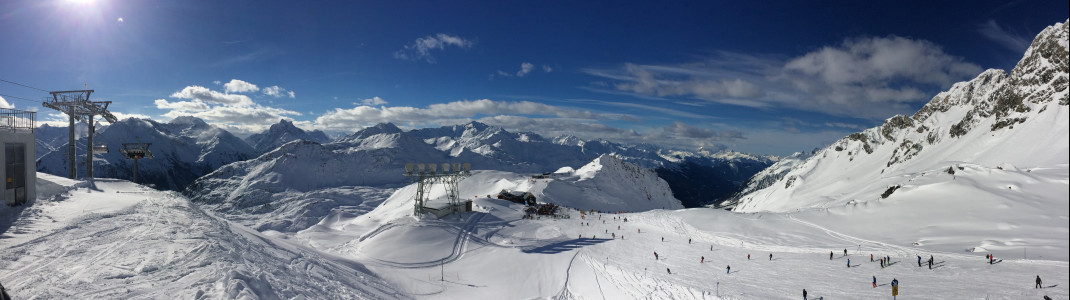 Sonne scheint und Schnee in Massen: Traumhafte Bedingungen am Arlberg.