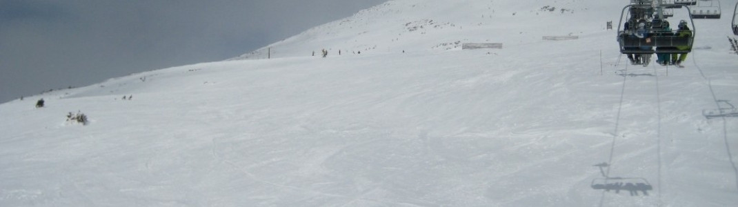 Blick vom 7th Heaven Express Sessellift auf die Piste "Green Line"!